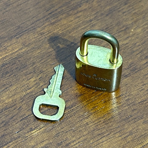 Louis Vuitton lock and key #301 - Picture 5 of 7
